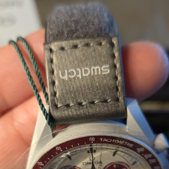 Omega Speedmaster with Red and Gray Accents - Picture 8 of 16